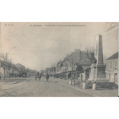 Créteil - Grande rue et monument du Général Ladreit